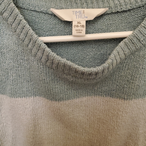 Soft cozy sweater - Picture 3 of 4